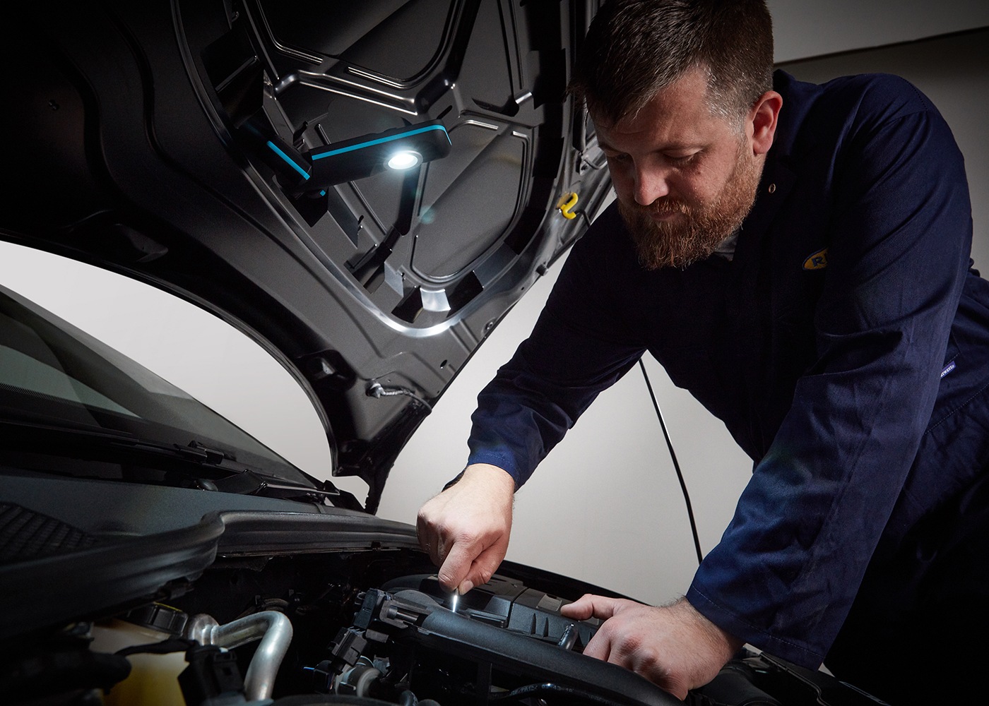 RIL3400HP MAGflex Arc LED Inspection Lamp under bonnet